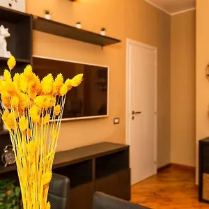  Apartment Sunny & Updated Flat With Panoramic View 50m From M4 Stop Italy